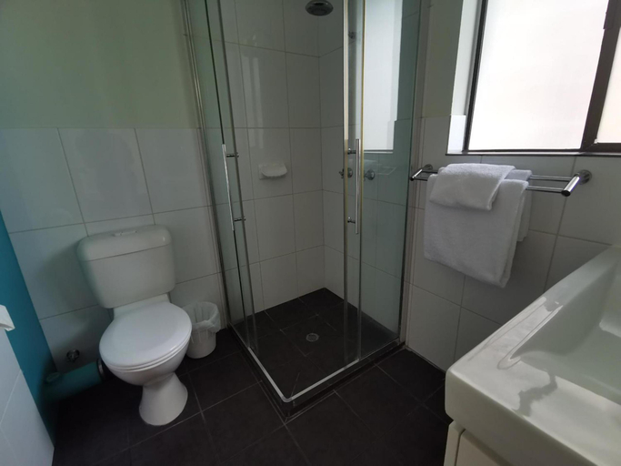 Bathroom 4, St Tropez Apartments, Gold Coast
