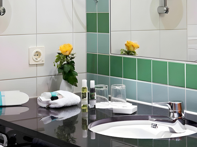 Bathroom 3, Mercure Hotel Frankfurt Eschborn Sued, Main-Taunus-Kreis