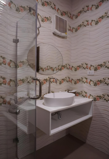 Bathroom 3, Mustcome Hotel, Muang Phrae