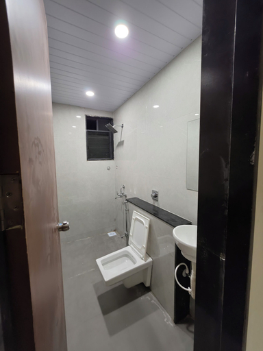 Bathroom 2, Nilay Inn, Solapur