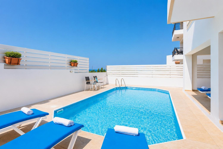 Facilities 4, Villa Serena