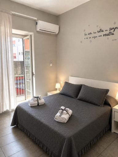 Bedroom 2, Rianna House, Napoli