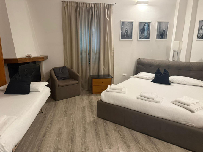 Bedroom 2, Zanobi apartments, Florence
