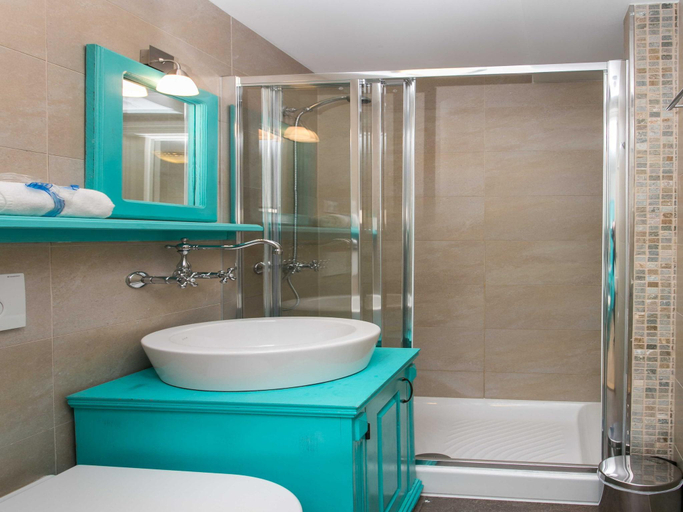 Bathroom, Guest House Lumin - Double Room with City View First Floor - BR1, Dubrovnik