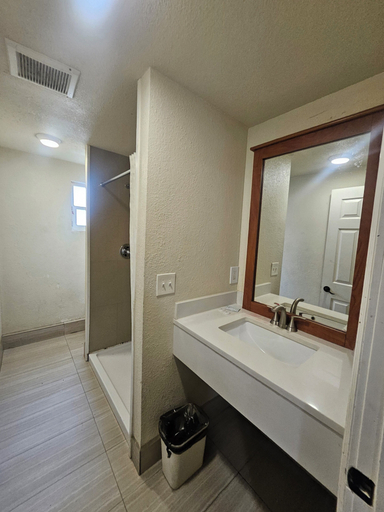 Others 5, Del Rancho Motel, Multnomah