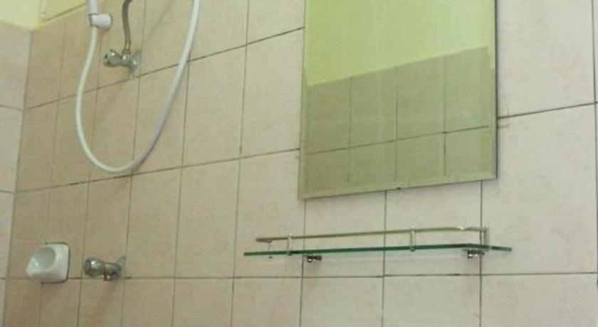 Bathroom 4, Souvanna 2 Hotel, Vientiane