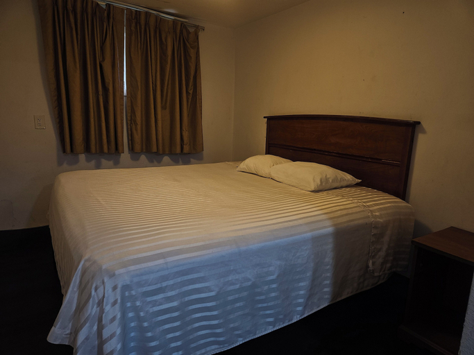 Others 4, Del Rancho Motel, Multnomah