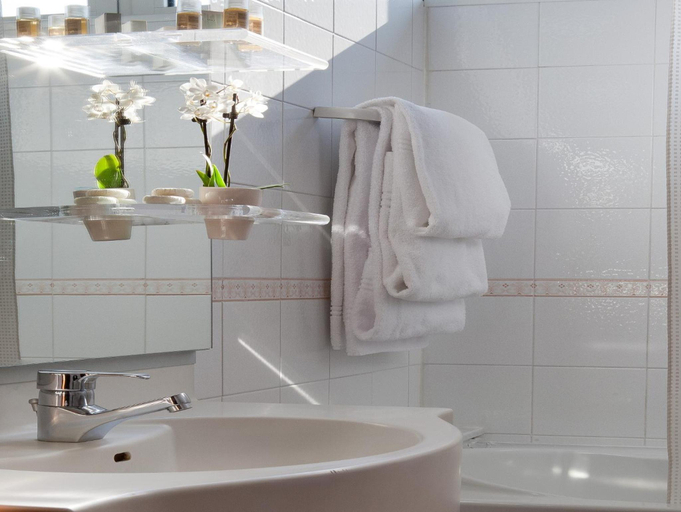 Bathroom 4, Marconi, Padua