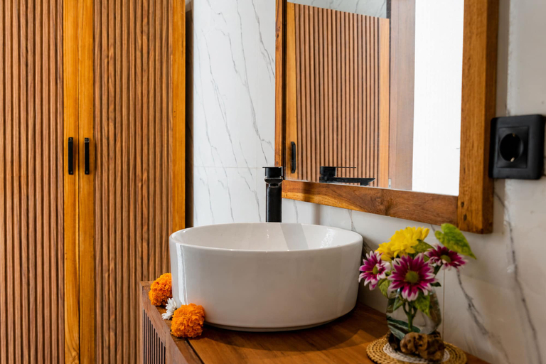 Bathroom 4, Run's Villa by Dhananjaya Hospitality, Gianyar