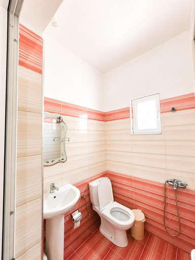 Bathroom 3, Garden Delights Apartaments, Sarandës