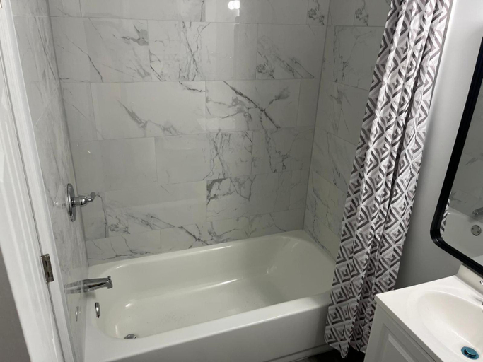 Bathroom 4, Best Inn, Allegany