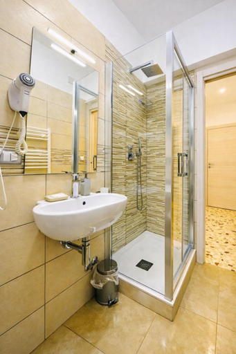Bathroom 3, Floral Holiday, Salerno