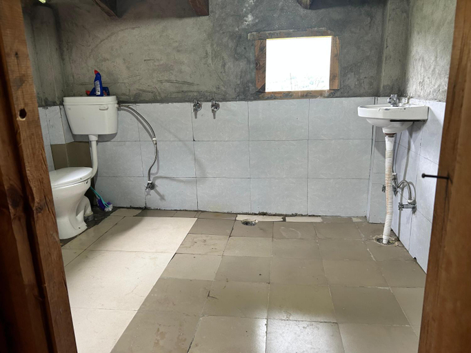 Bathroom 3, Woodstock Villa HomestayTulga PRIVATE BalconyRoom , Kullu