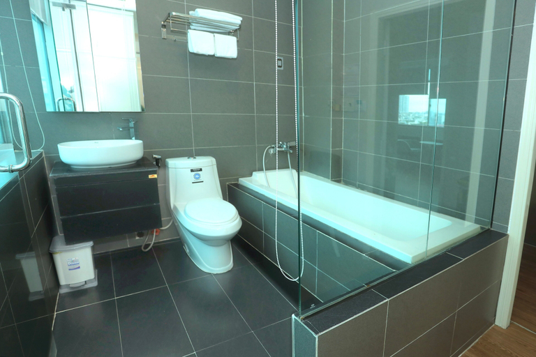 Bathroom 5, Lai Hotel Tan Dinh - Near District 1, Phú Nhuận