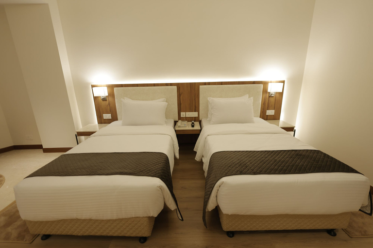 Room 3, Empires Luxe, Puri