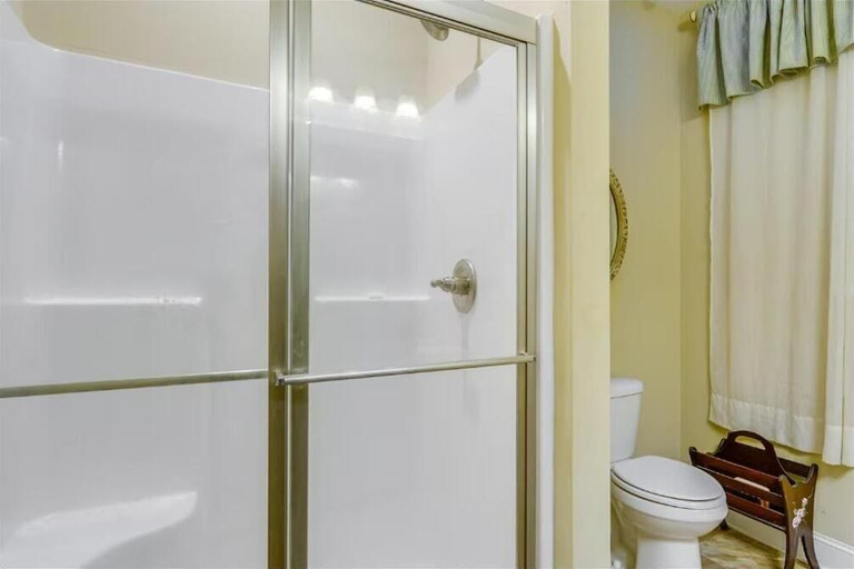 Bathroom 3, Spacious Lakefront, Cumberland