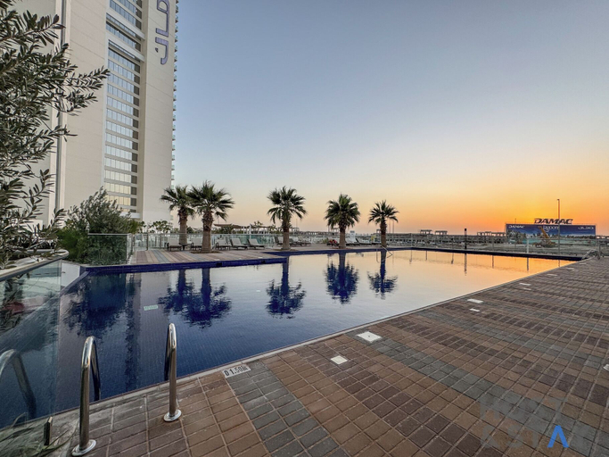 Pool 2, Golf Vita Damac Hills 1BR - Host & Stay, Dubai