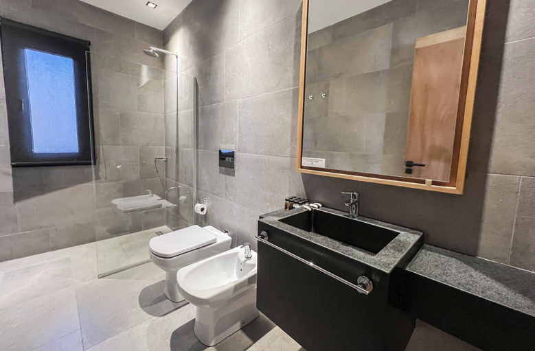 Bathroom 3, El Refugio Ski & Summer Lodge, Lacar