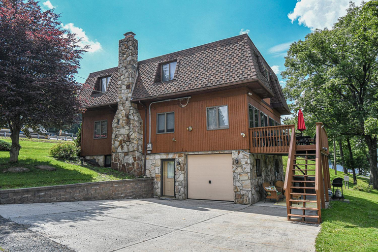 Exterior & Views