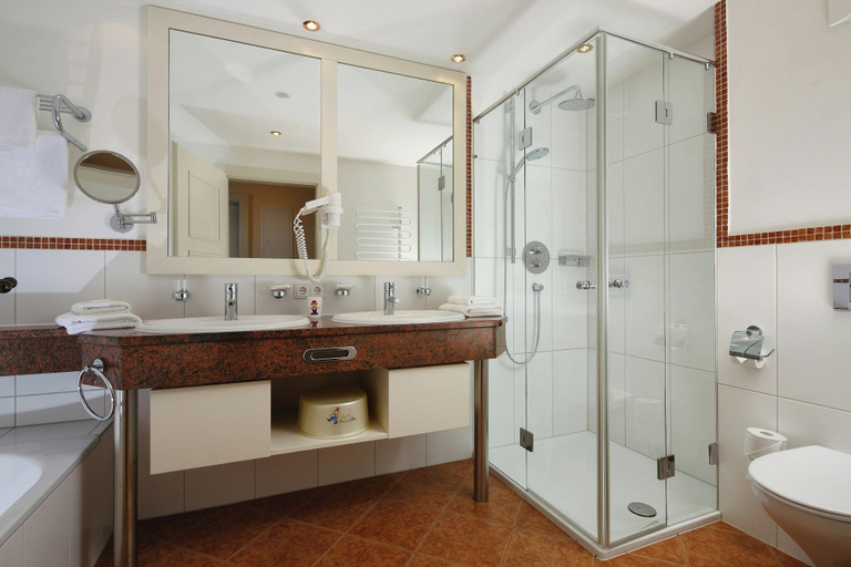 Bathroom 5, Das Hopfgarten Aparthotel, Kitzbühel