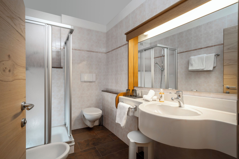 Bathroom 4, Hotel Catinaccio, Trento