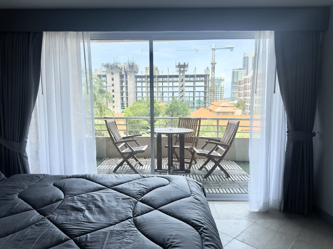 Balcony 5, Spacious 2-bedroom Pool-view Condo - Executive Residence 2, Pratumnak, Pattaya