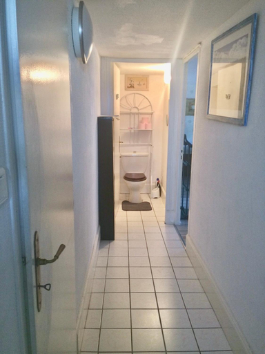 Bathroom 2, Chambre et sanitaires prives avec abri pour velos, Vosges