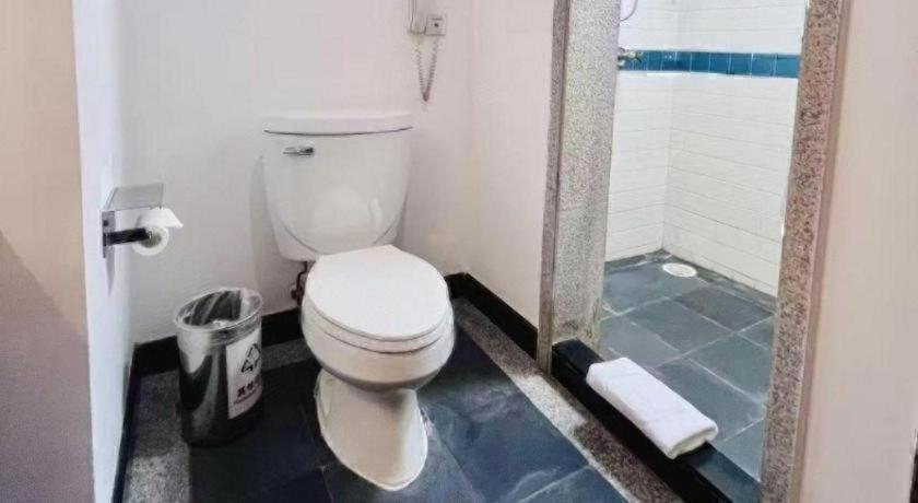 Bathroom 5, Kunming Dianchi Garden Hotel & Spa, Kunming