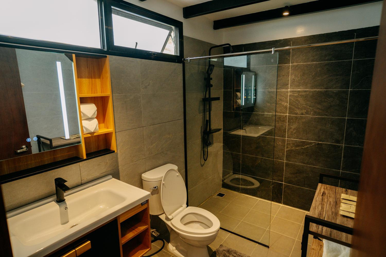 Bathroom, Grey Rock Mountain Cabin w/ Jacuzzi, Balamban