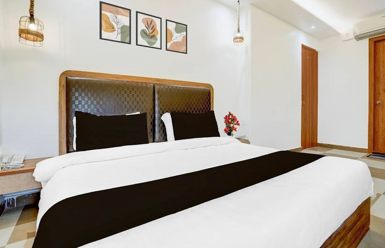 Room 5, Hotel Arya Luxury, Varanasi