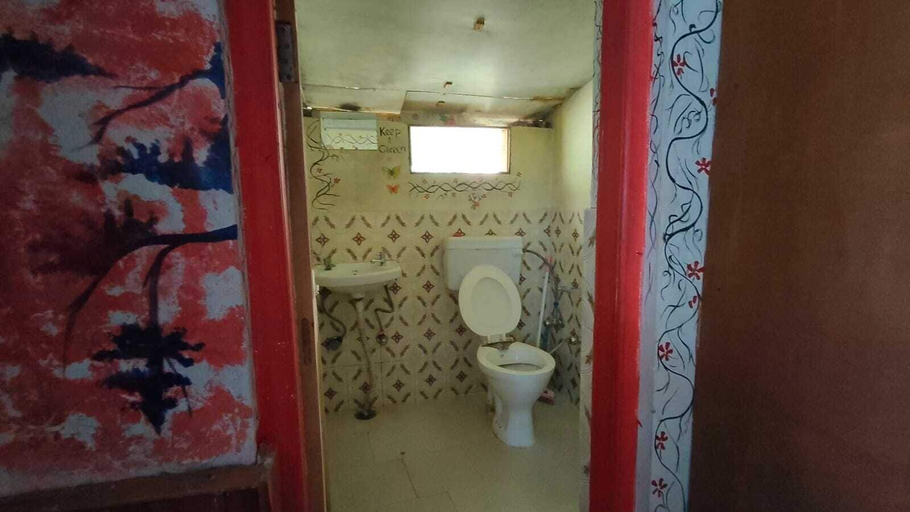 Bathroom, Creepers Nest, Kullu