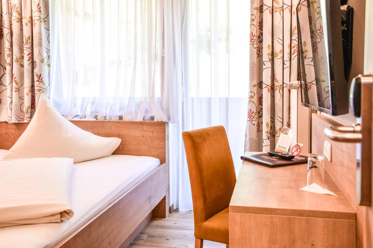 Bedroom 2, Lärchenhof, Reutte