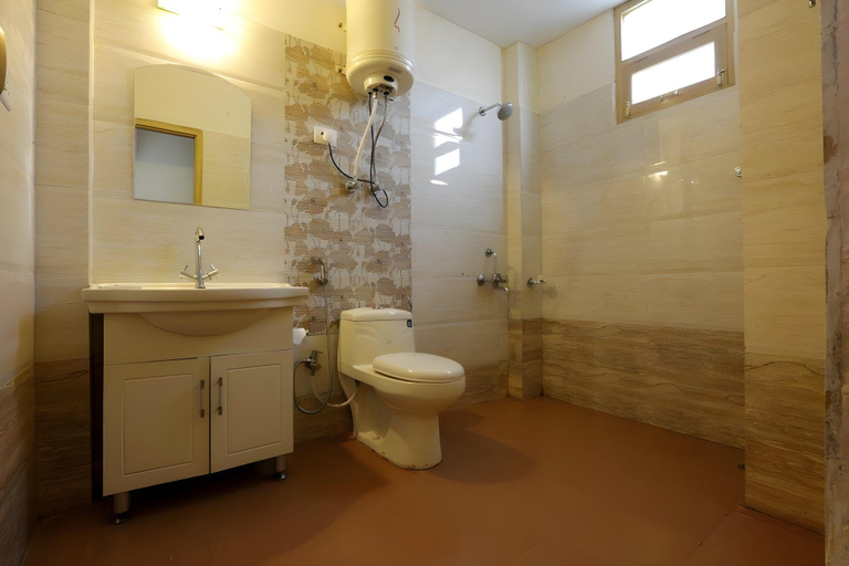 Bathroom, Lotus Inn River View, Kullu