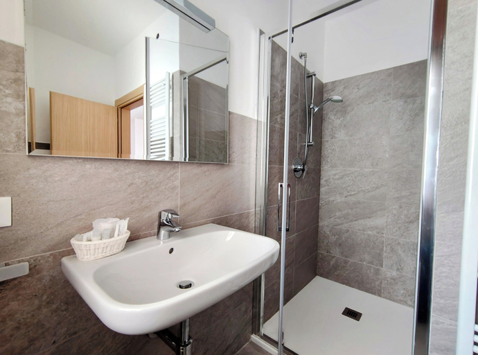 Bathroom 4, Hotel da Marco, Belluno