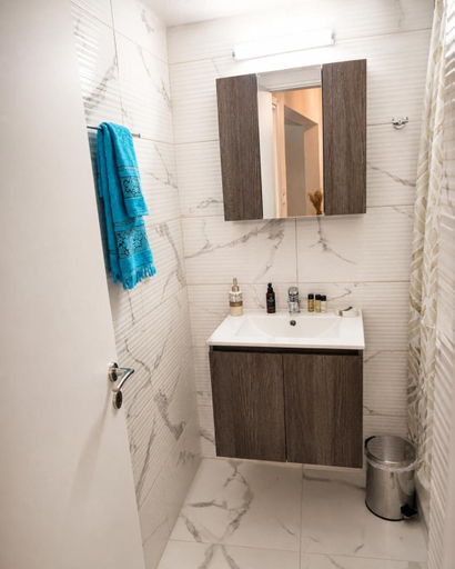 Bathroom 1, The Victoria Square Apartments, Attica