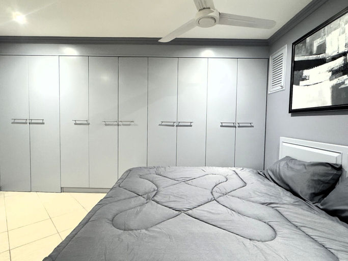 Room 4, Spacious 2-bedroom Pool-view Condo - Executive Residence 2, Pratumnak, Pattaya