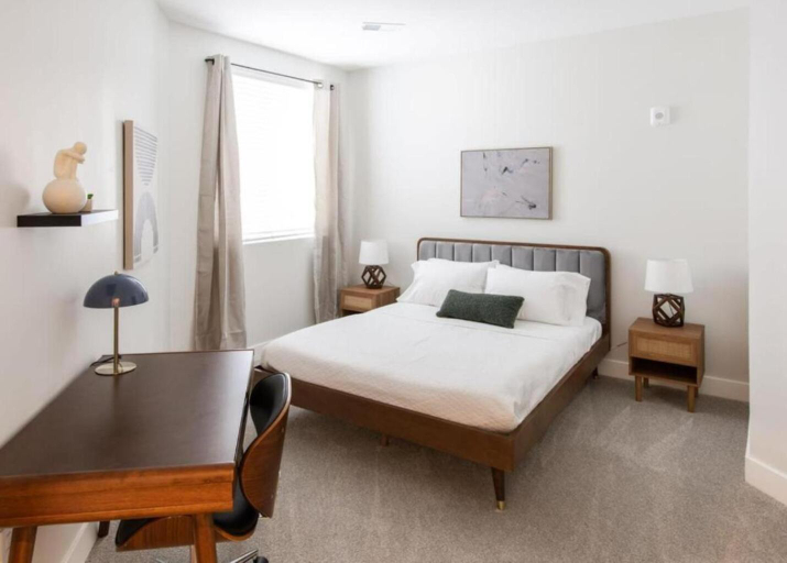 Bedroom 3, CozySuites Stunning 3BR in Downtown Cincinnati, Hamilton