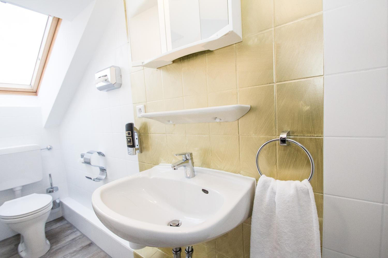 Bathroom 4, Hotel Rave, Borken