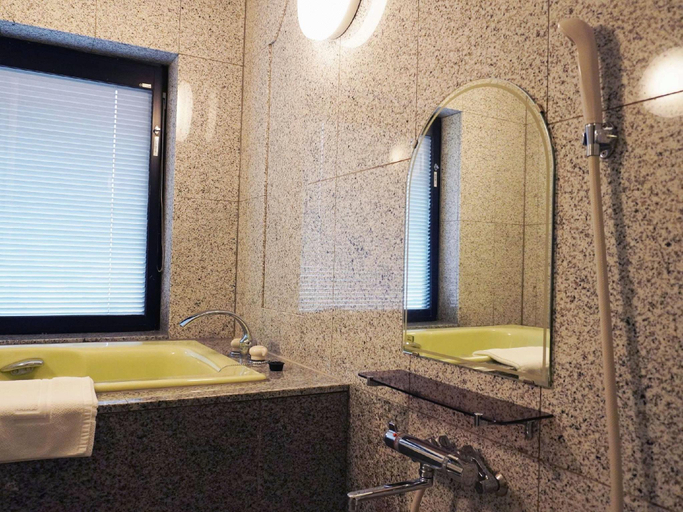 Bathroom 4, Shimonoseki Grand Hotel, Shimonoseki