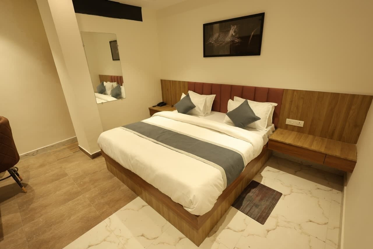Room 5, Yu Hotel, Kanpur Nagar