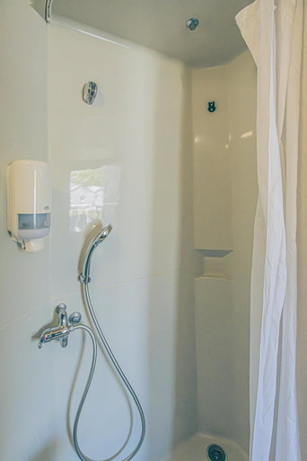 Bathroom 5, Premiere Classe Rodez, Aveyron