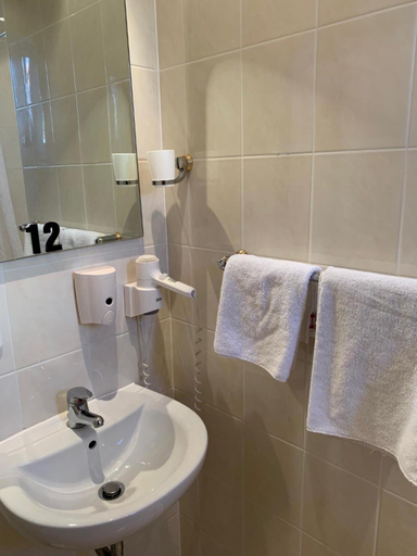 Others 5, Hotel Adler, Hochtaunuskreis