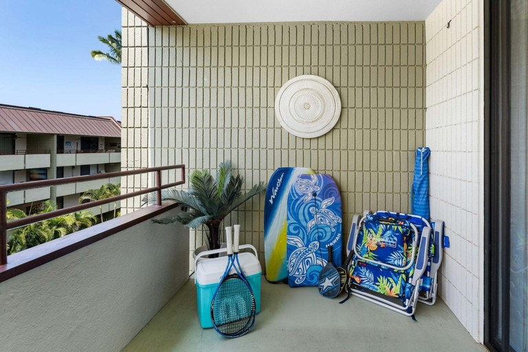 Property grounds 4, Across From Magic Sands Top Floor Condo w/ AC, Hawaii