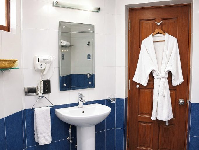 Bathroom 5, Chariot Beach Resort, Kancheepuram