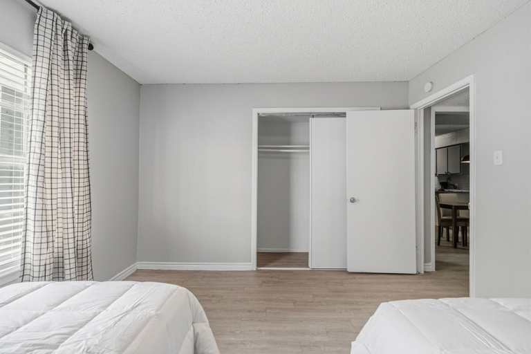Room 3, 1307-Wilcrest-4201, Houston