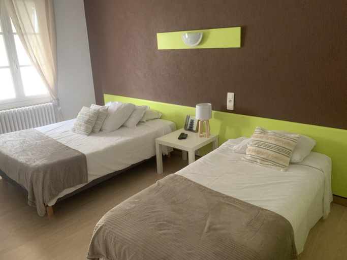 Bedroom 3, Hôtel les Thermes, Charente-Maritime