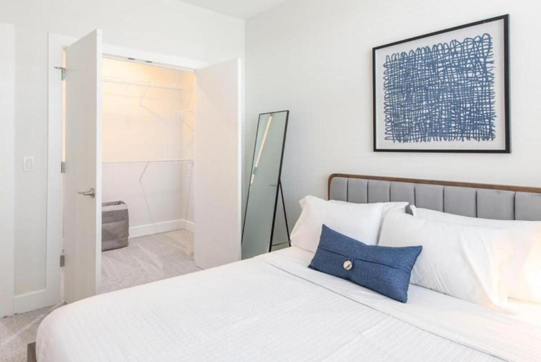 Bedroom 4, CozySuites Stunning 3BR in Downtown Cincinnati, Hamilton