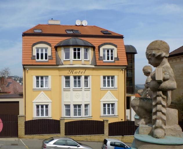 Exterior & Views 2, Hotel Garni Rambousek, Praha 5