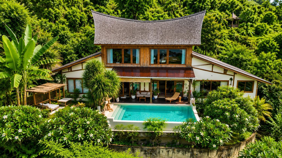Exterior & Views