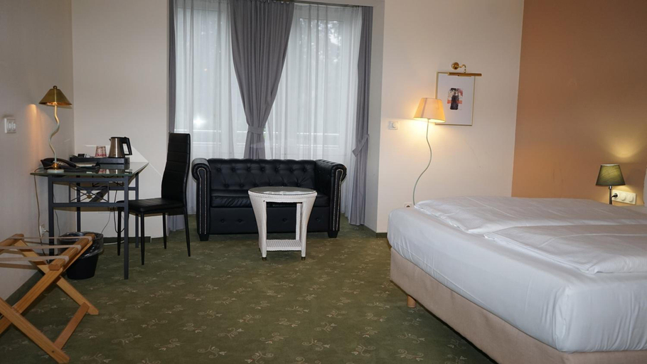 Bedroom 4, Entree Hotel Groß Borstel, Hamburg